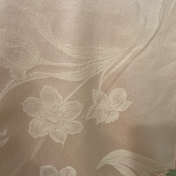 Pink With Floral Print Round Damask Tablecloth - Picture 2 of 3